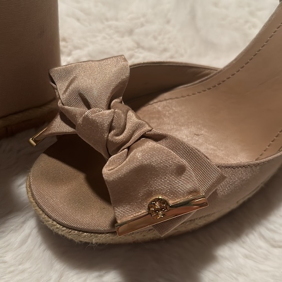 Tory Burch Tan Wedge Sandal, size 10 - Picture 3 of 6